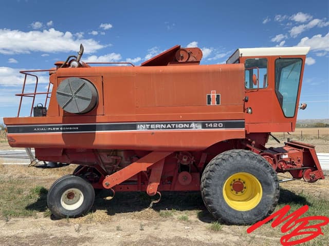 Image of International Harvester 1420 equipment image 1