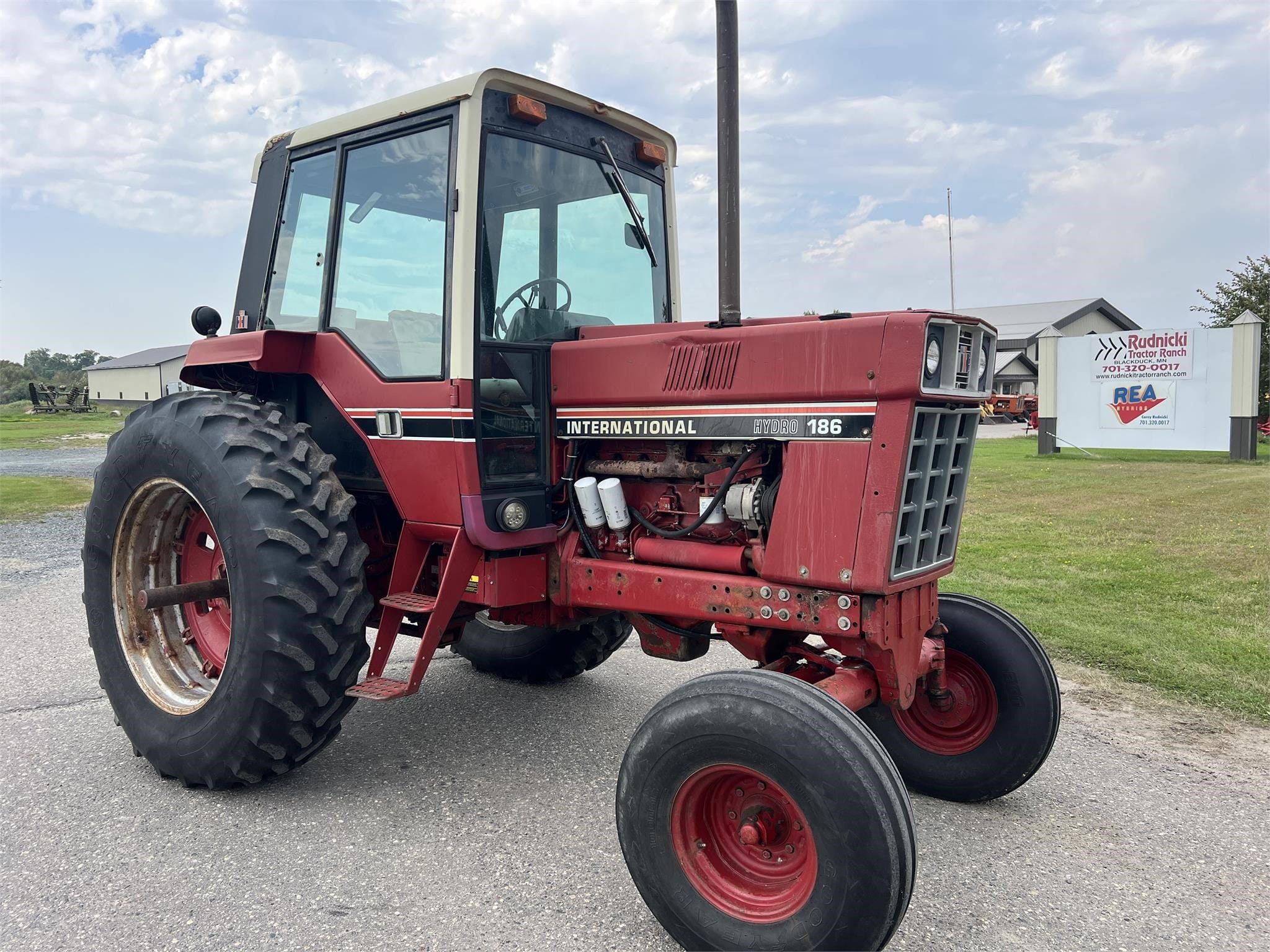Main image International Harvester Hydro 186