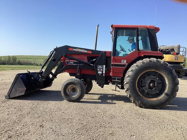 Image of International Harvester 3688 equipment image 2