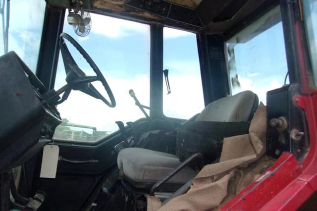 Image of International Harvester 5288 equipment image 4