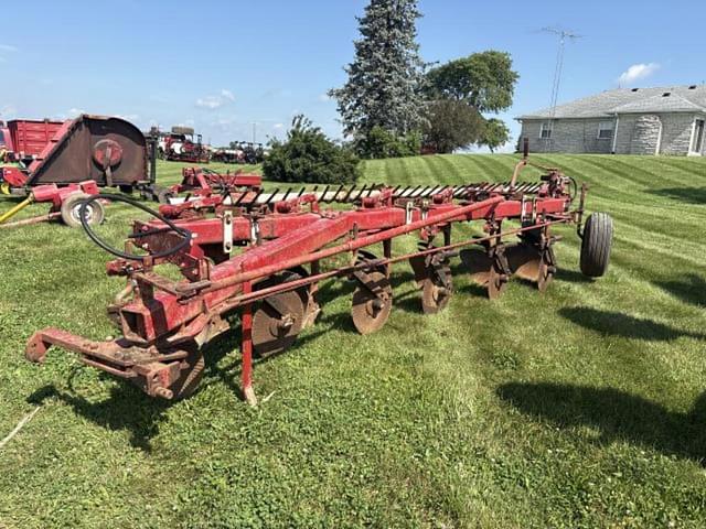 Image of International Harvester 720 equipment image 1