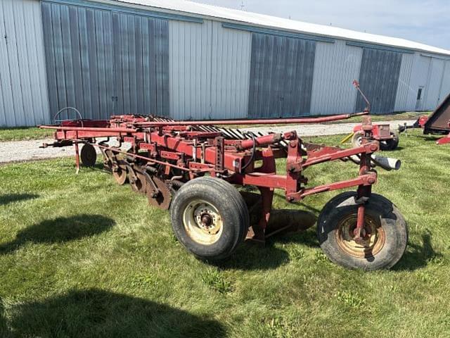 Image of International Harvester 720 equipment image 2