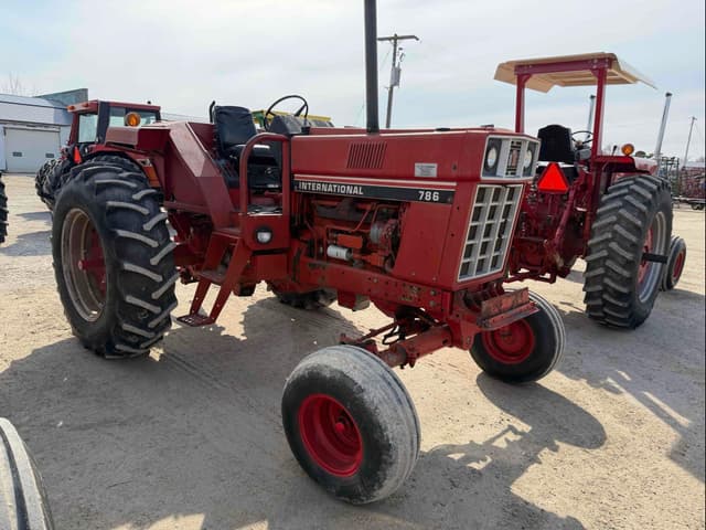 Image of International Harvester 786 equipment image 3