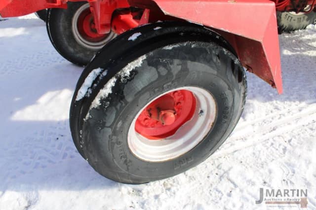 Image of International Harvester 786 equipment image 4