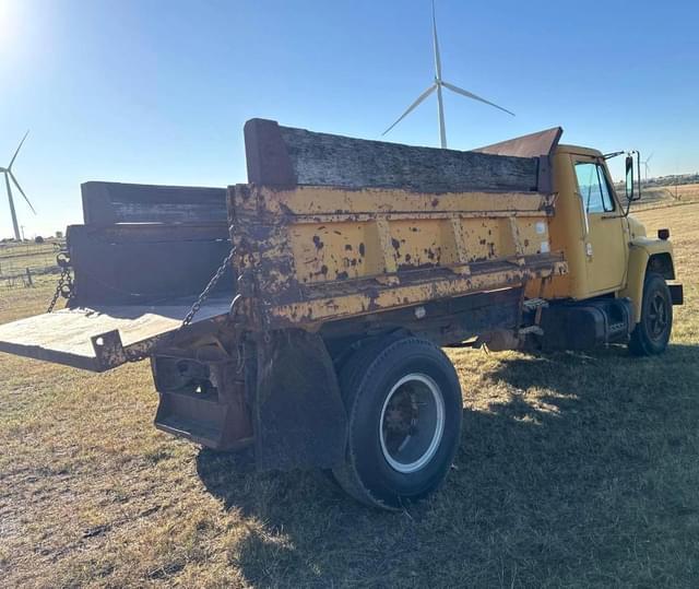 Image of International 1724 equipment image 3