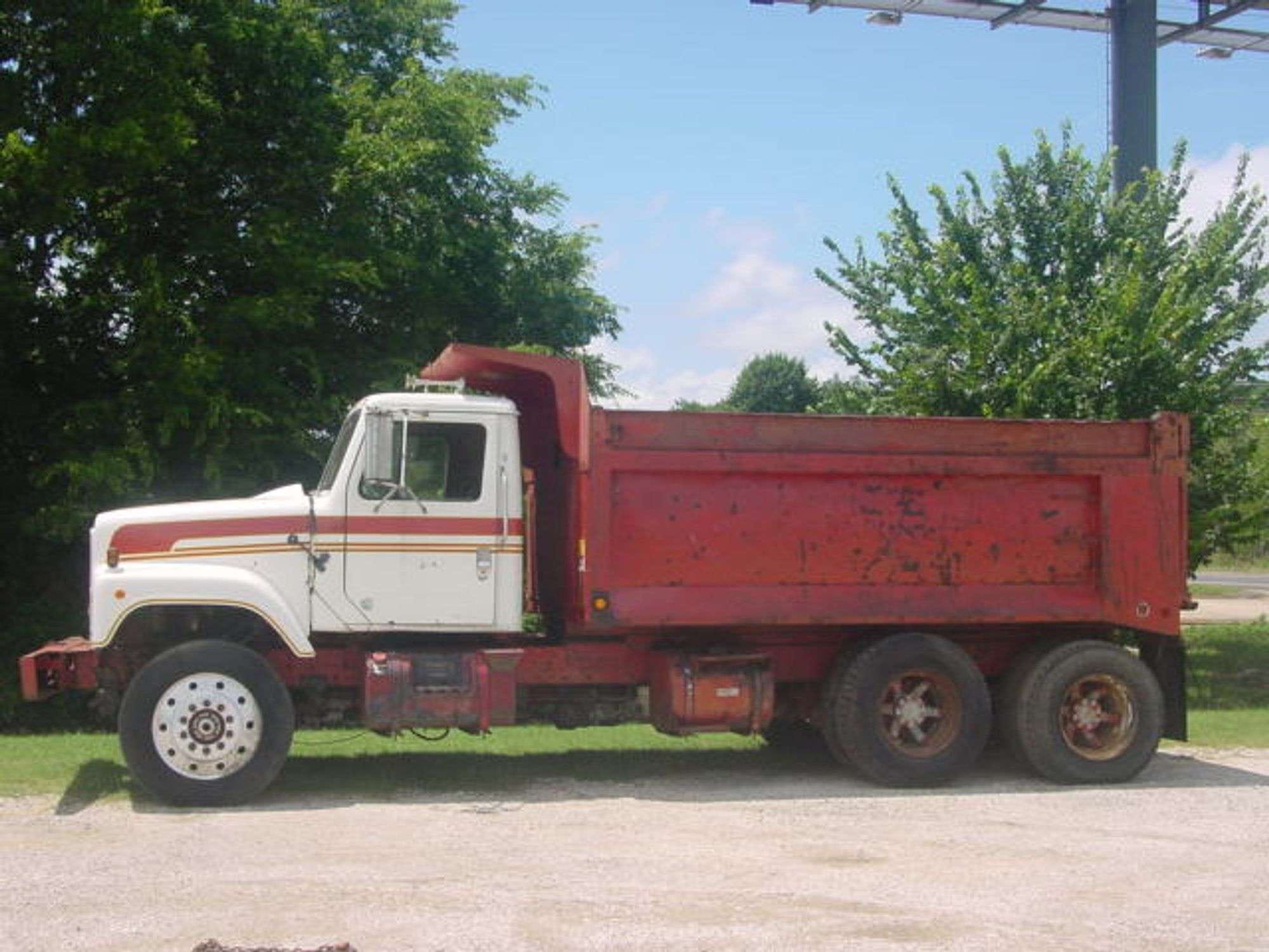 1981 International 2575 Equipment Image0