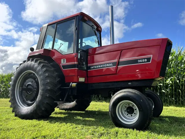 Image of International Harvester 3688 equipment image 1