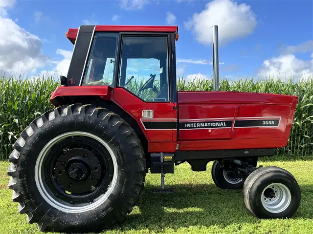 Image of International Harvester 3688 equipment image 3