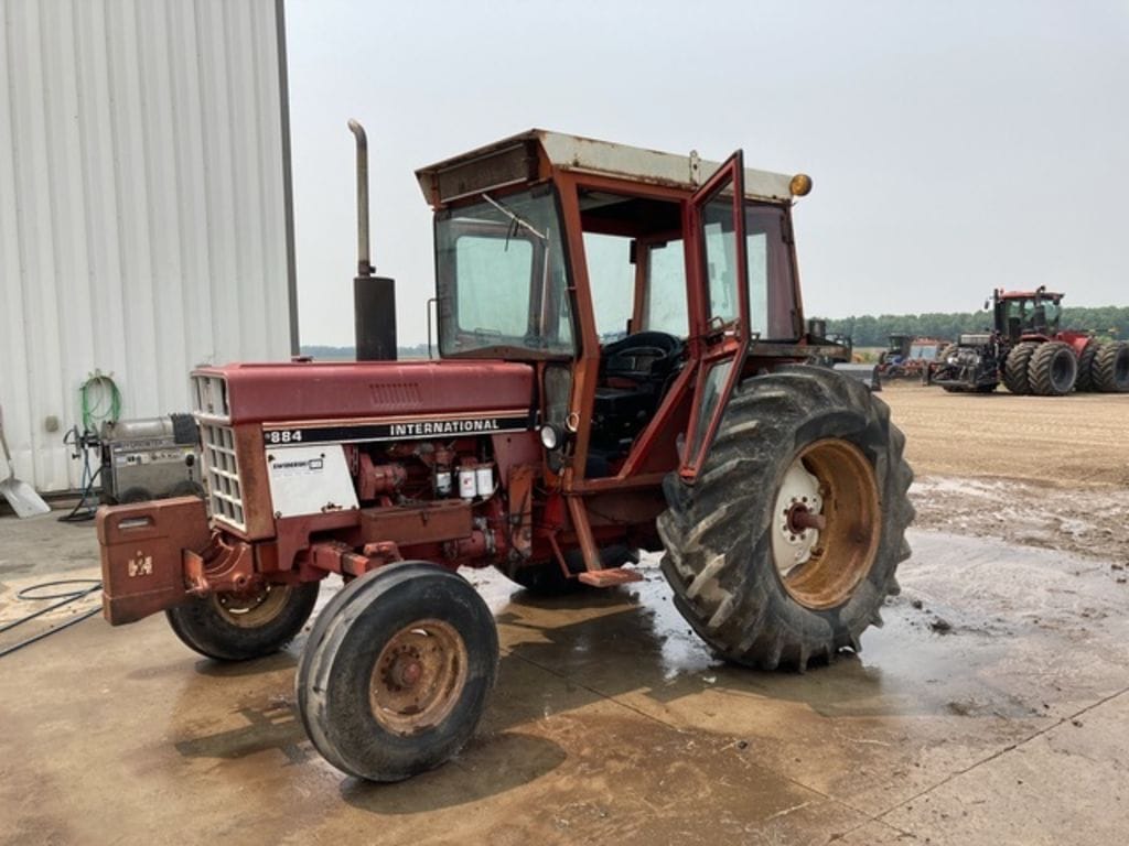 Main image International Harvester 884