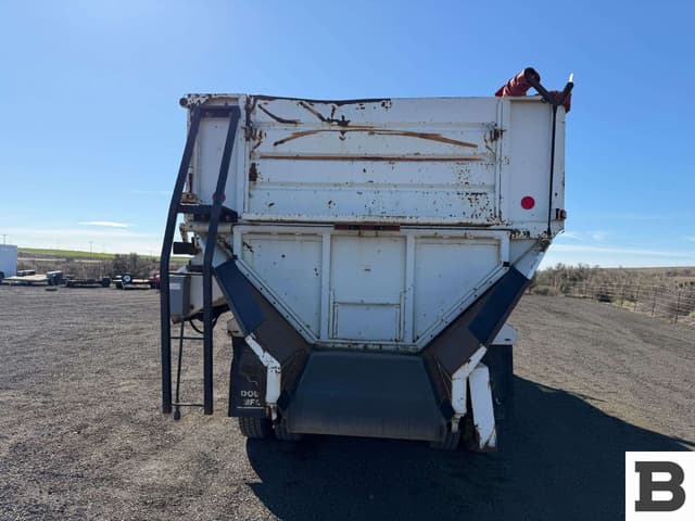 Image of International 2275 equipment image 4