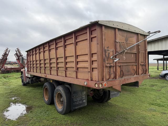 Image of International S1600 equipment image 3