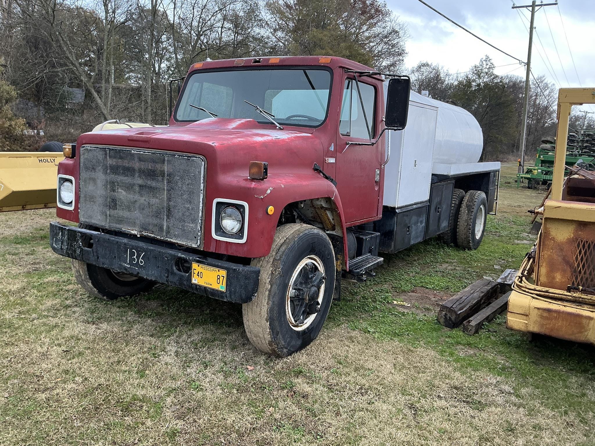 1981 International S1800 Equipment Image0
