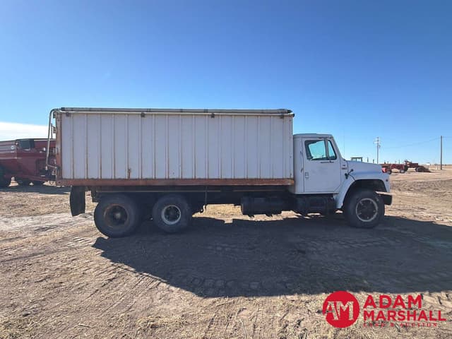 Image of International S1800 equipment image 3