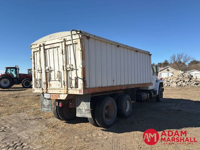 Image of International S1800 equipment image 4