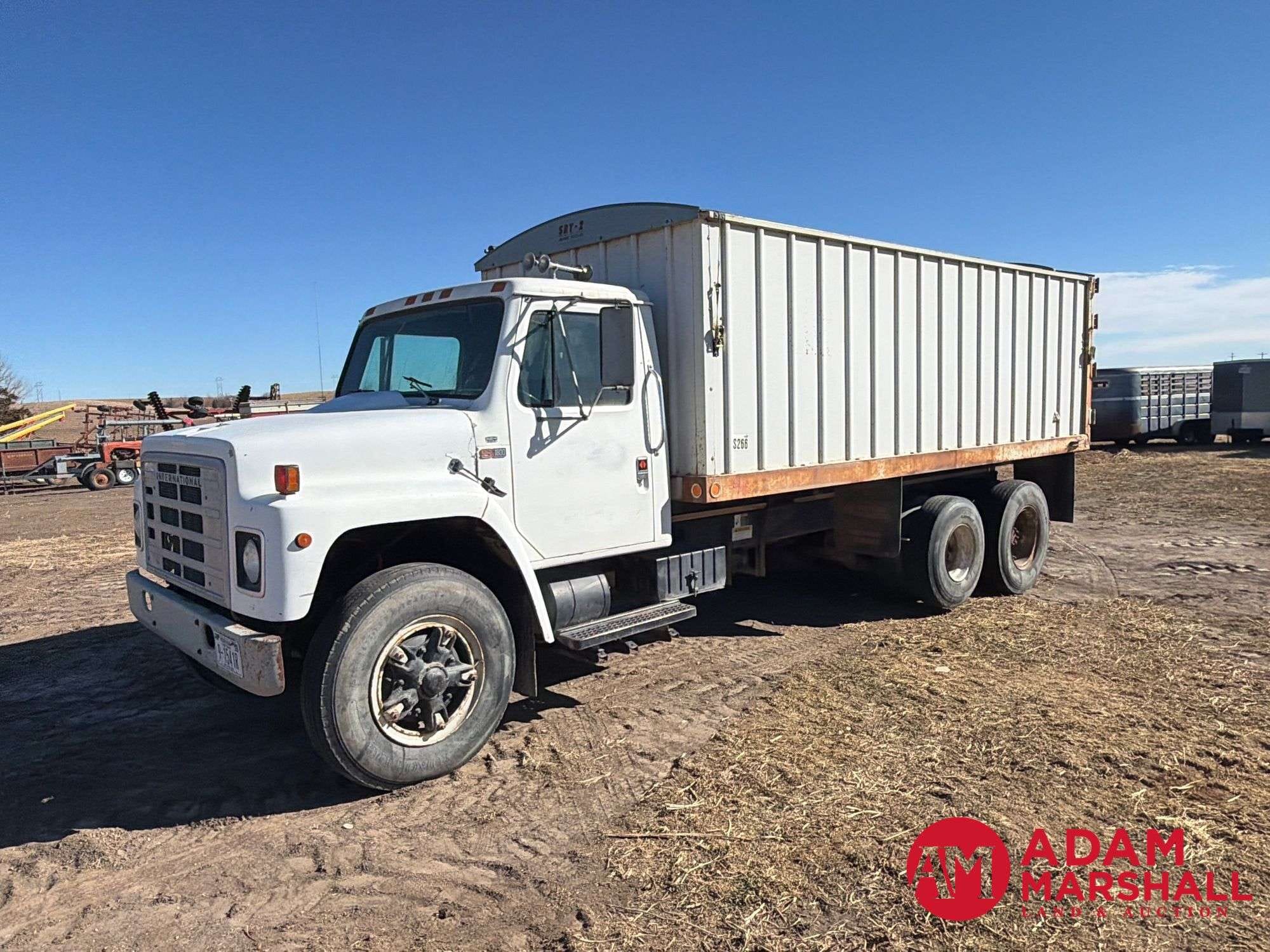 1981 International S1800 Equipment Image0