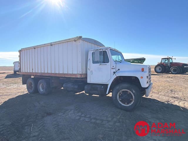 Image of International S1800 equipment image 1