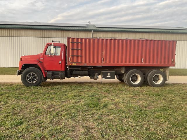 Image of International S1900 equipment image 1