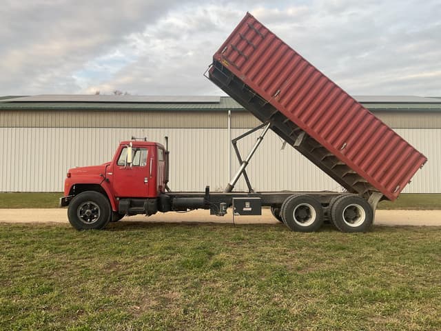 Image of International S1900 equipment image 2