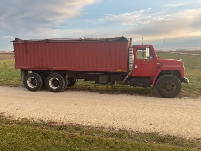 Image of International S1900 equipment image 3