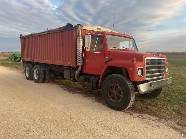 Image of International S1900 equipment image 4