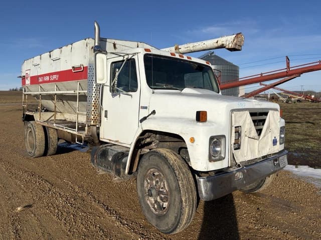 Image of International S1900 equipment image 3