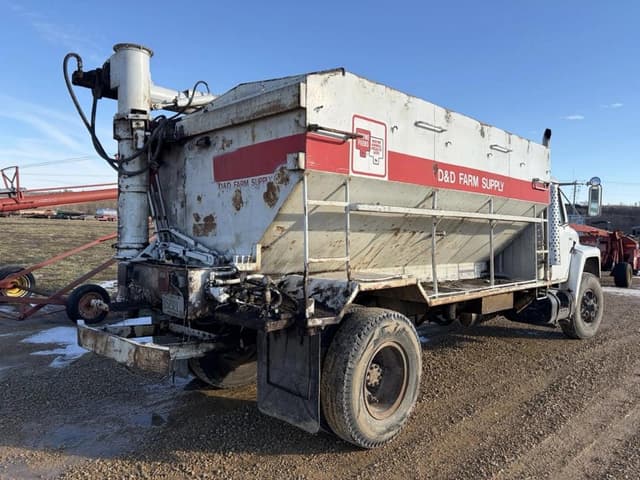 Image of International S1900 equipment image 2