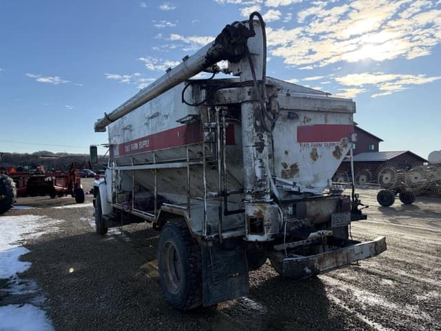 Image of International S1900 equipment image 1