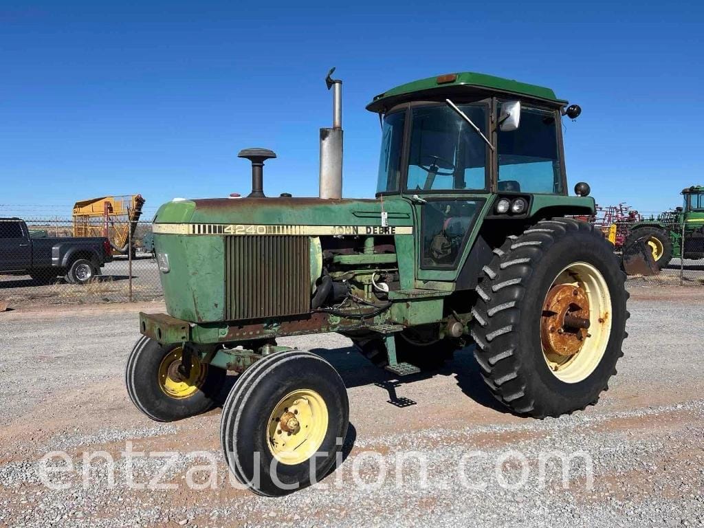 1981 John Deere 4240 Equipment Image0