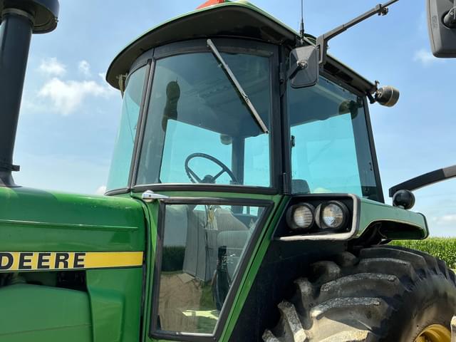 Image of John Deere 4440 equipment image 3