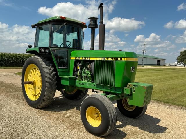 Image of John Deere 4440 equipment image 4