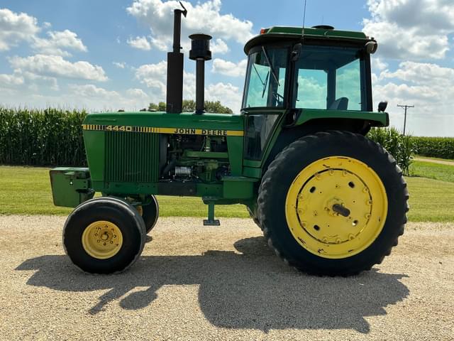 Image of John Deere 4440 equipment image 1