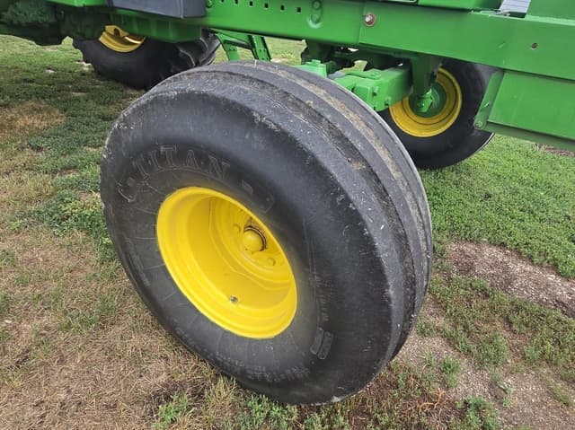 Image of John Deere 4440 equipment image 3