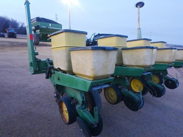 Image of John Deere 7000 equipment image 3