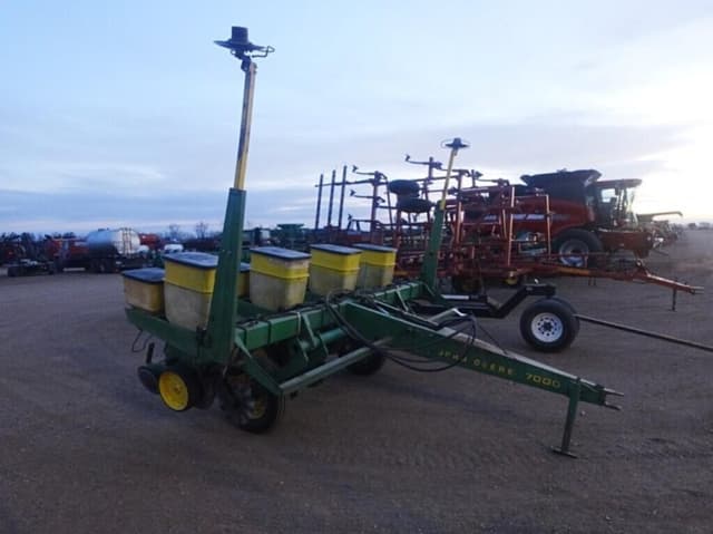 Image of John Deere 7000 equipment image 1