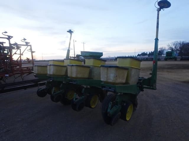 Image of John Deere 7000 equipment image 2