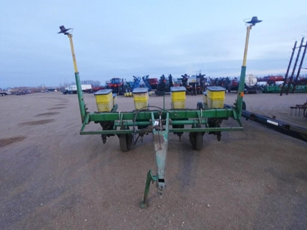 Image of John Deere 7000 Primary image