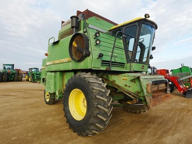 Image of John Deere 7720 equipment image 4