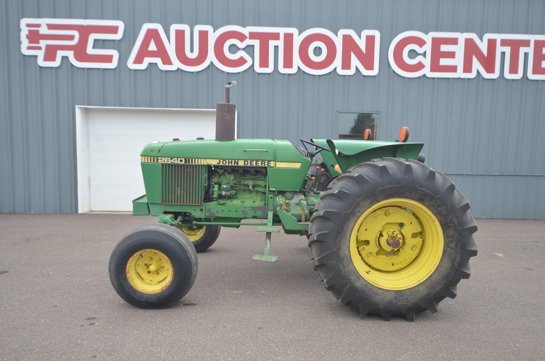 1981 John Deere 2640 Equipment Image0