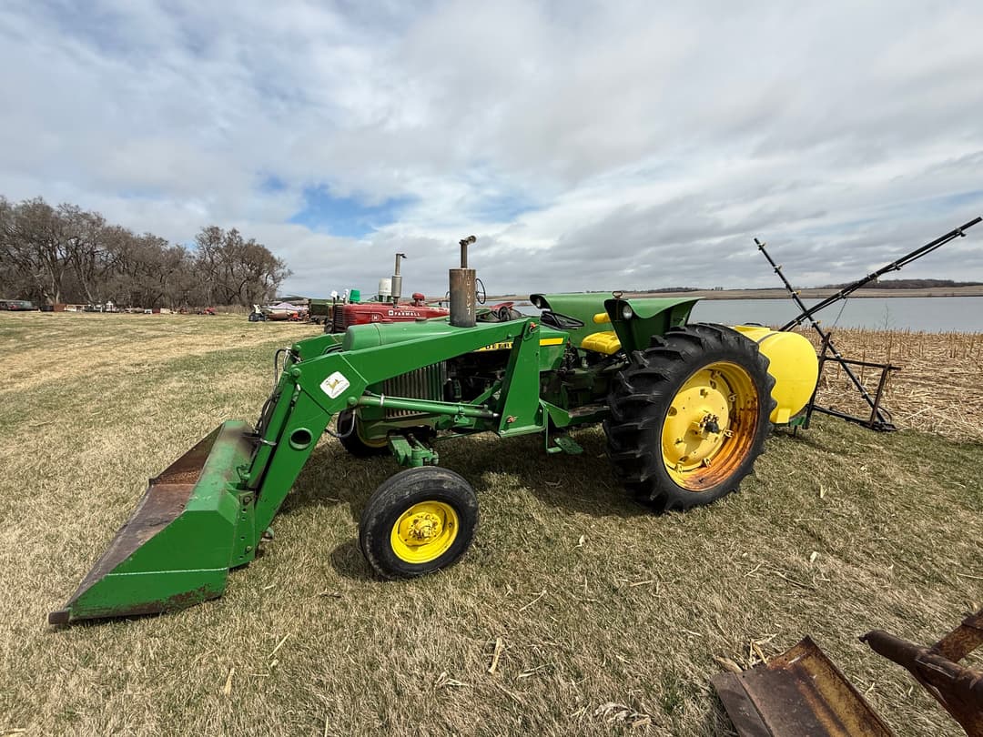 Image of John Deere 2640 Primary image