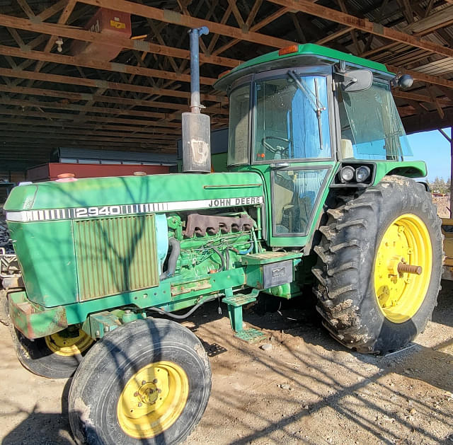 Image of John Deere 2940 equipment image 1