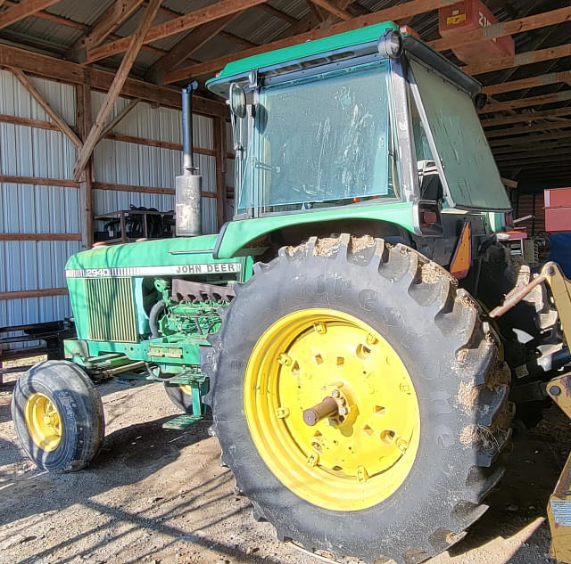 Image of John Deere 2940 equipment image 2