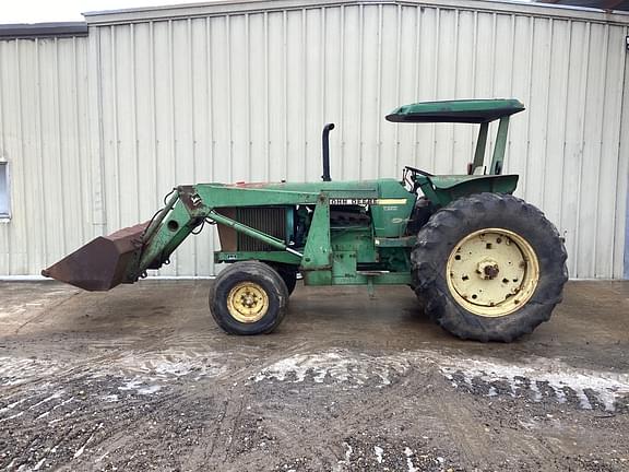 1981 John Deere 2940 Equipment Image0