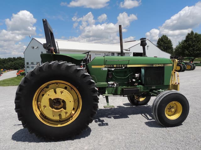 Image of John Deere 2940 equipment image 3