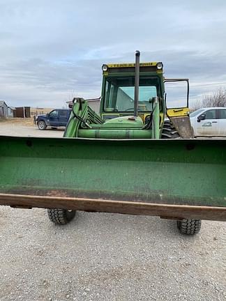 Image of John Deere 2940 equipment image 2