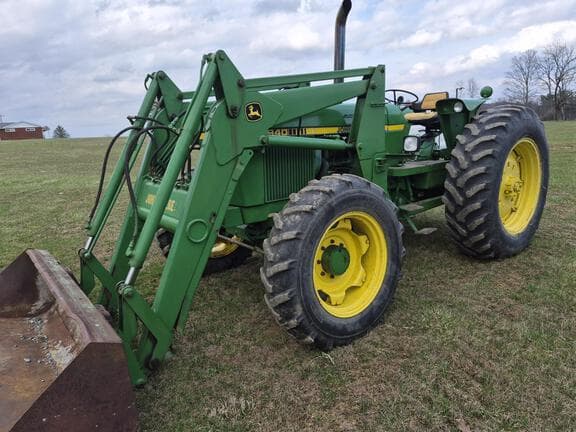 Image of John Deere 2940 equipment image 2