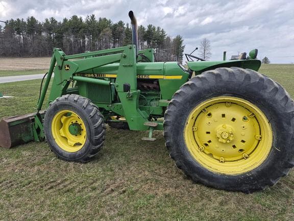 Image of John Deere 2940 equipment image 1
