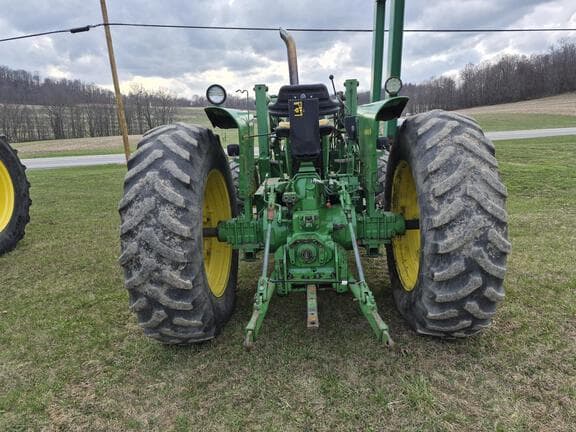 Image of John Deere 2940 equipment image 4
