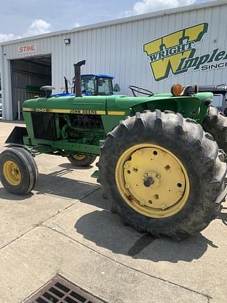 Image of John Deere 2940 equipment image 1