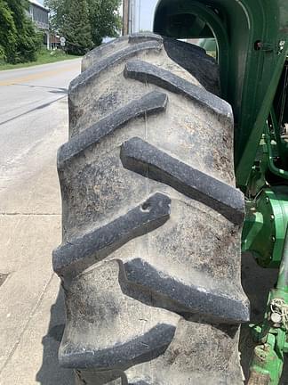 Image of John Deere 2940 equipment image 2