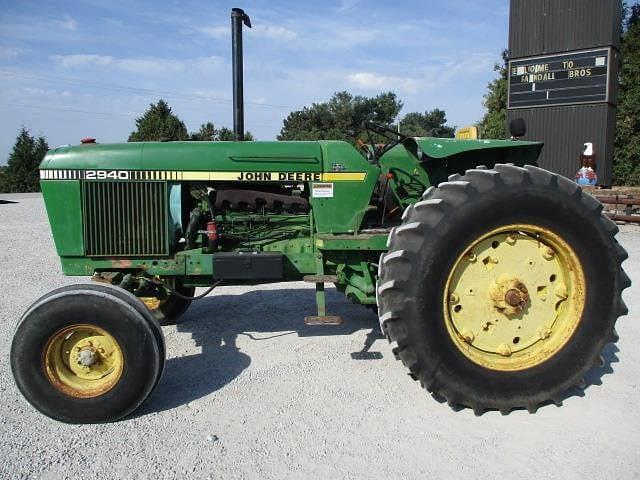 Image of John Deere 2940 equipment image 2